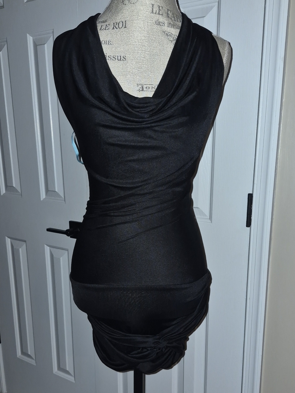 MARCIANO NWT RUCHED BACK DETAILED MINI CRISS CROSS BACK SZ SMALL